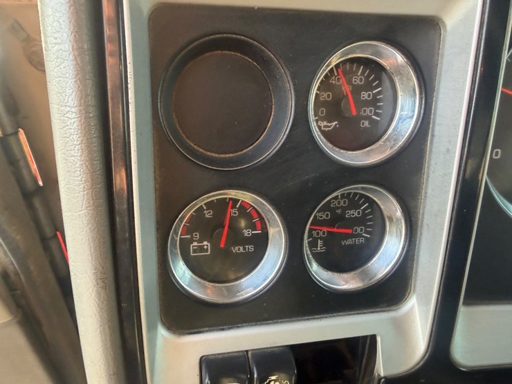 2013-kenworth-t800-image-30