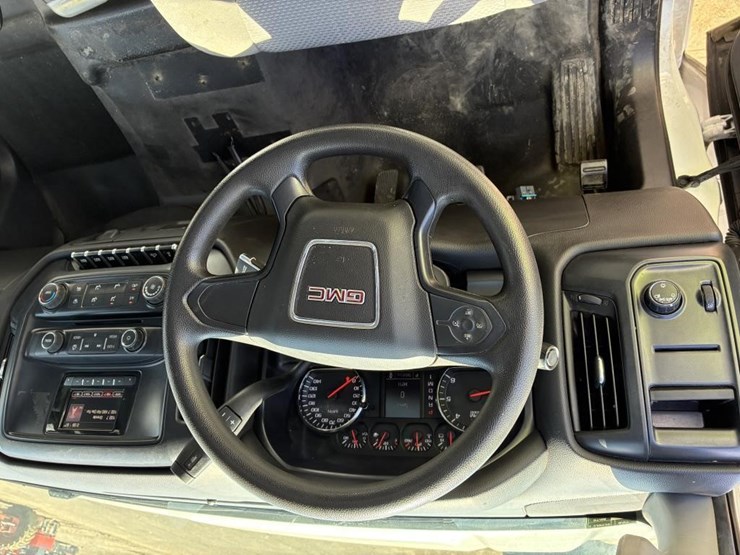 2015-gmc-sierra-2500hd-image-17