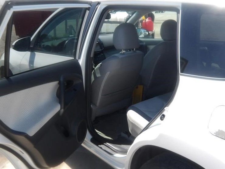 2012-toyota-rav4-image-15