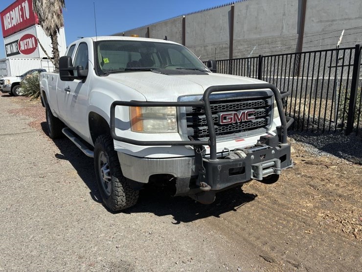 2012-gmc-sierra-2500hd-image-2