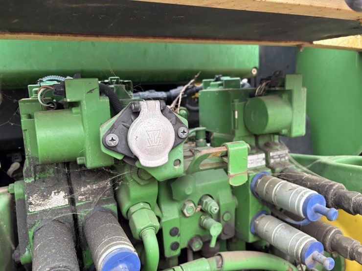 john-deere-6330-image-32