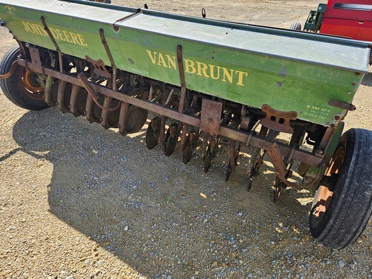 john-deere-8-image-19