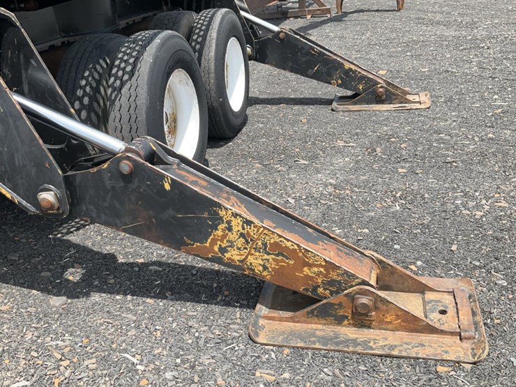 2015-deere-437d-image-89
