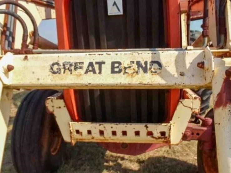 7030-allis-chalmers-2-wheel-drive-tractor-image-3