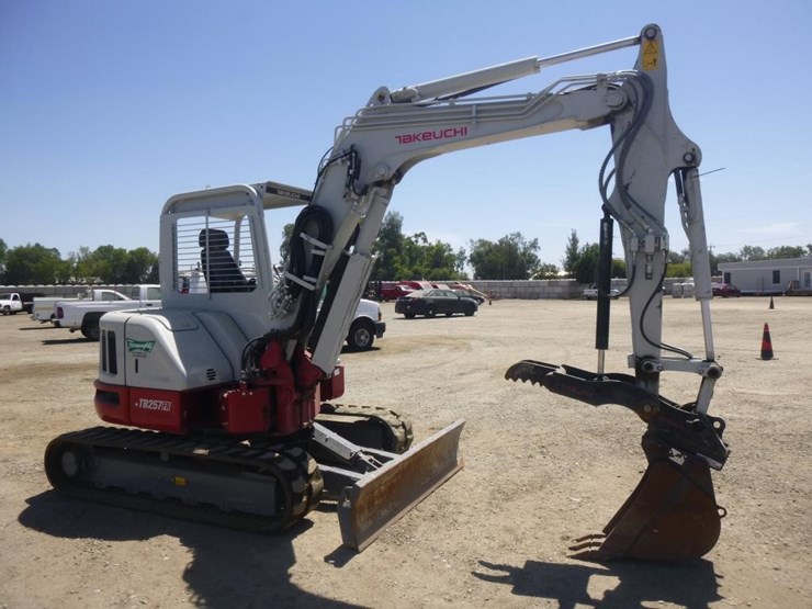 2024-takeuchi-tb257fr-image-3
