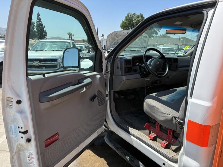 2001-ford-f450-image-26