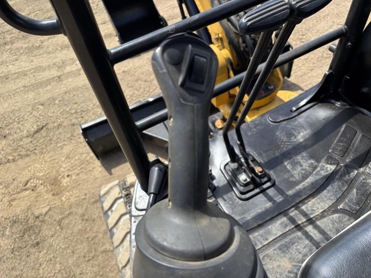 caterpillar-303.5-image-28