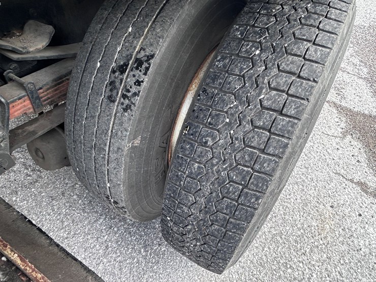 1995-ford-l7000-image-4