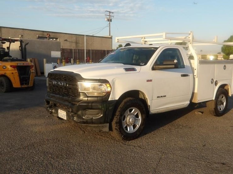 2019-dodge-ram-2500-image-2