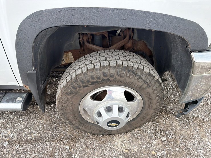 2011-chevrolet-silverado-3500hd-image-14