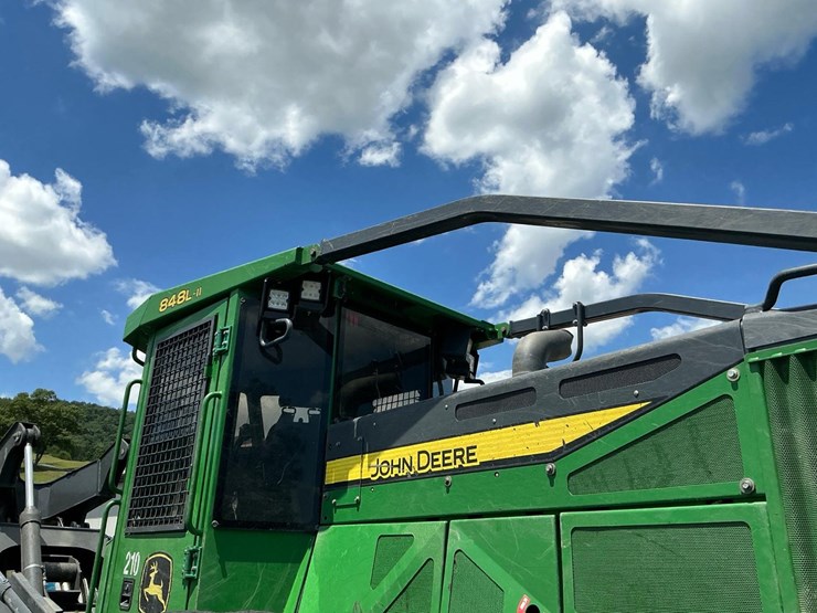 2019-deere-848l-image-29