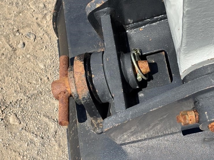 2022-takeuchi-tb235-2-image-14