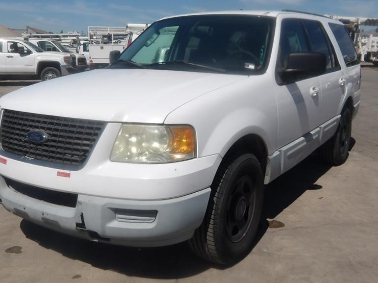 2003-ford-expedition-xlt-image-1