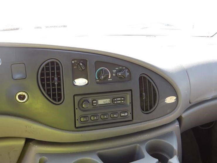2002-ford-e350-image-18