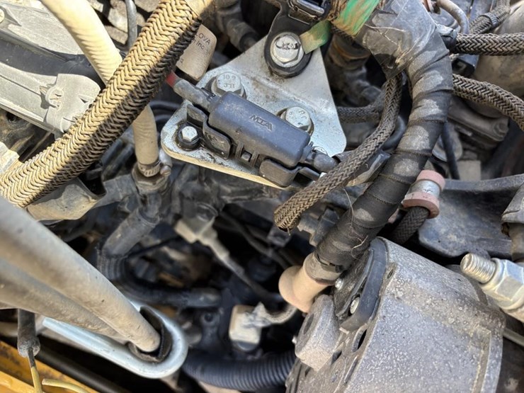 2020-deere-210l-image-63