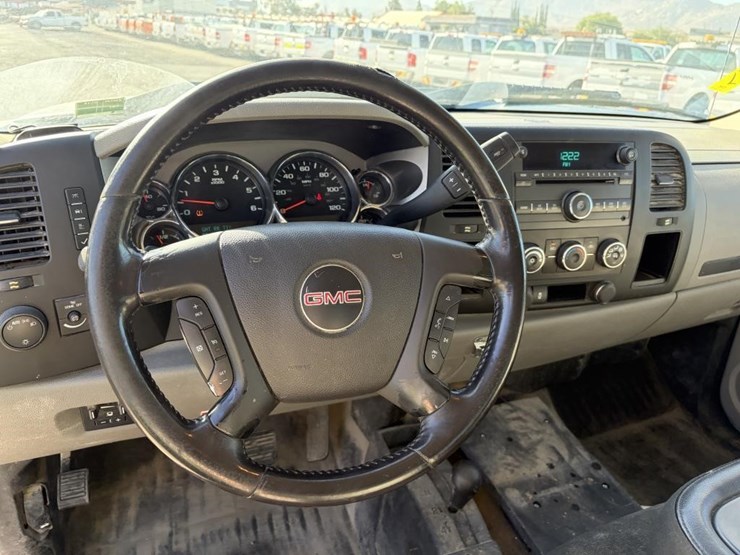 2012-gmc-sierra-2500hd-image-14
