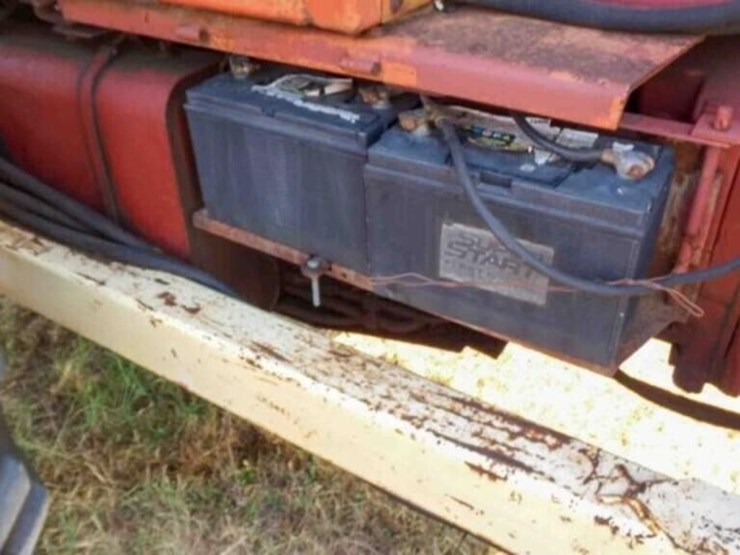 7030-allis-chalmers-2-wheel-drive-tractor-image-7