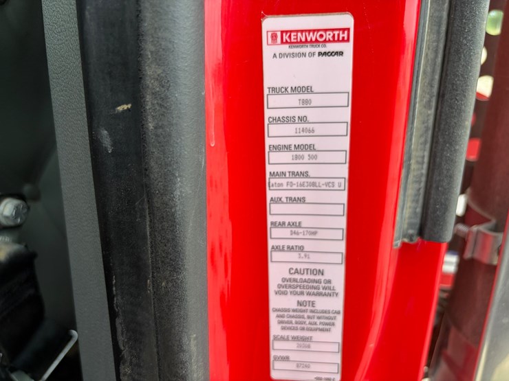 2016-kenworth-t880-image-25
