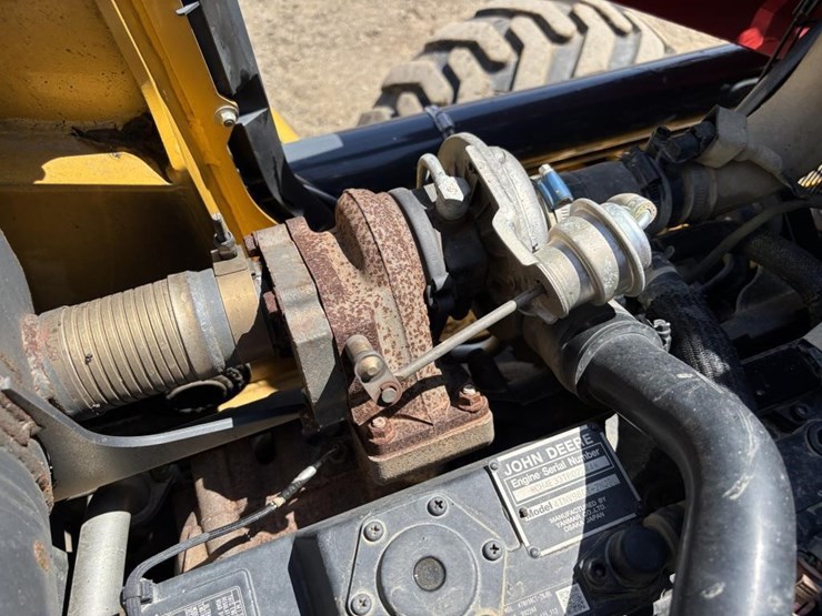 2020-deere-210l-image-59
