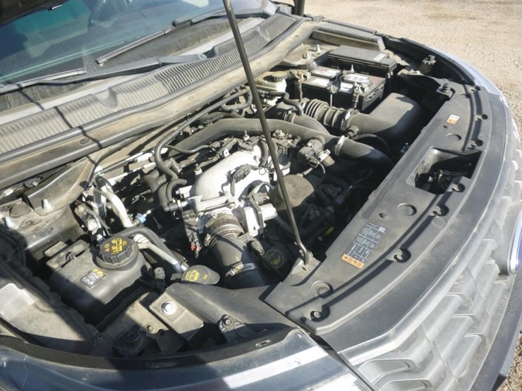 2016-ford-explorer-image-11