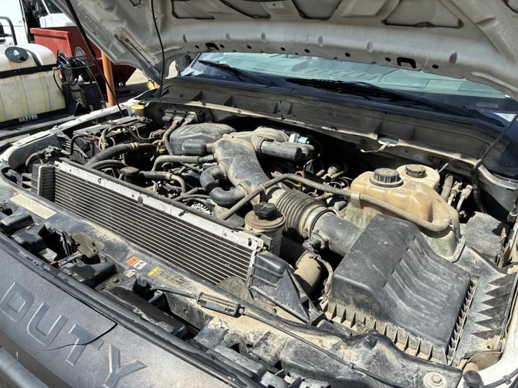 2011-ford-f550-image-8