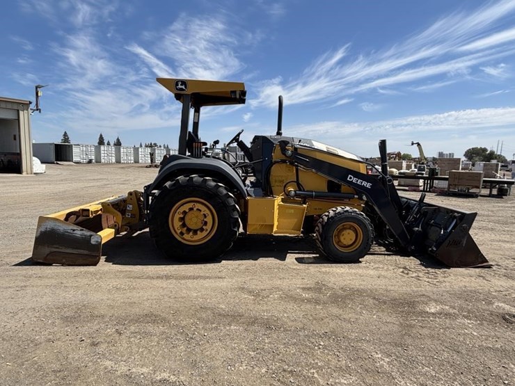 2020-deere-210l-image-7