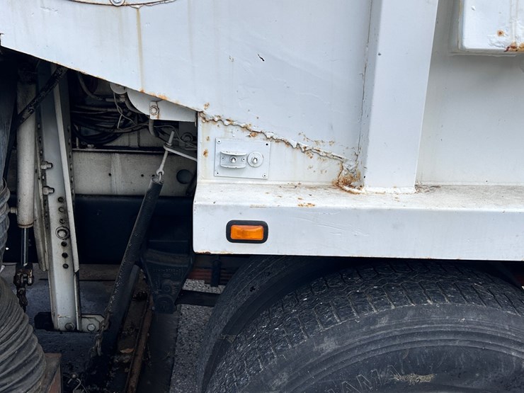 1995-ford-l7000-image-18