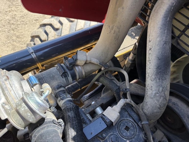 2020-deere-210l-image-60