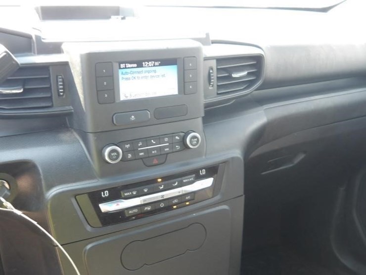 2020-ford-explorer-image-21