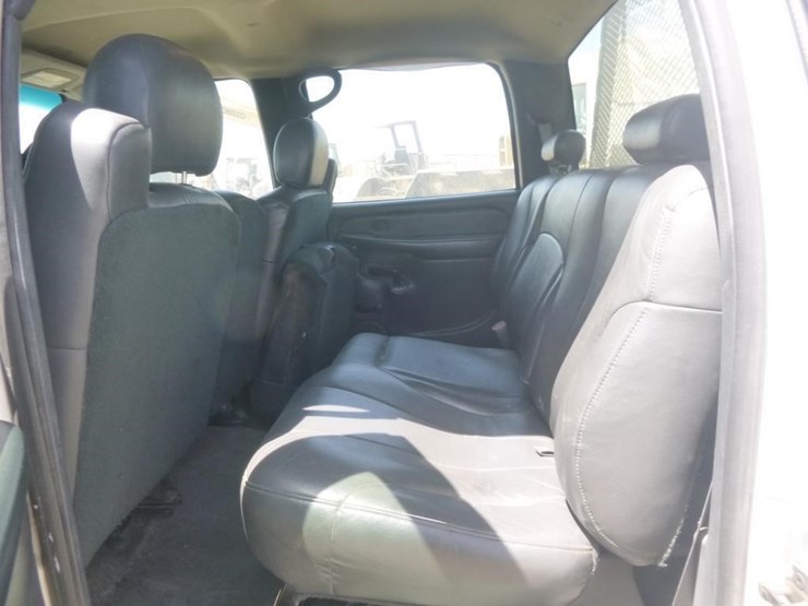 2001-chevrolet-3500-image-14