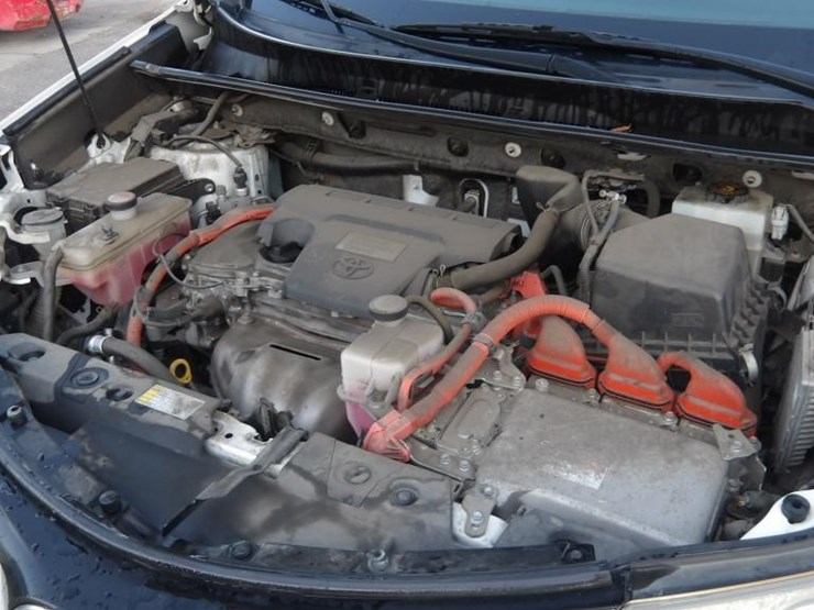 2016-toyota-rav4-image-8