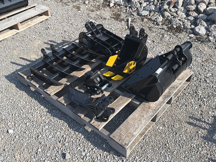 #31-•-lot-of-misc-mini-excavator-attachments-image-4