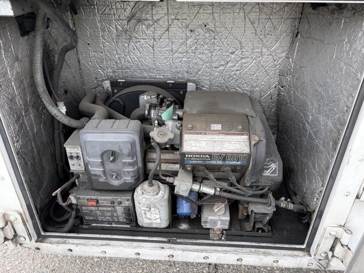 2008-workhorse-w62-image-10