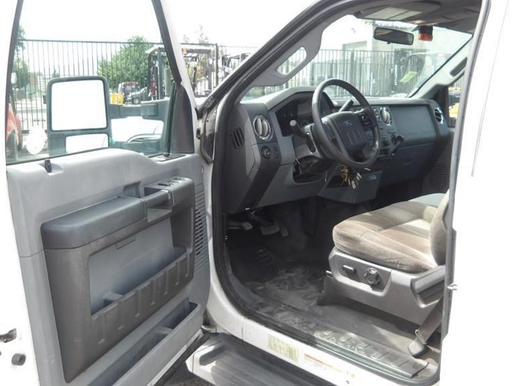 2011-ford-f550-image-19