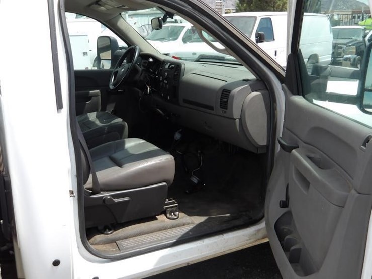 2011-chevrolet-silverado-2500-image-15