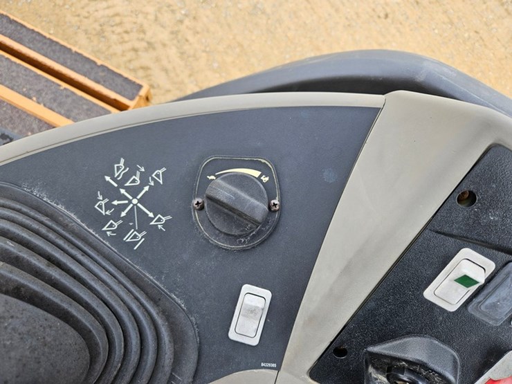 #27-•-case-570d-tractor/loader/scraper-image-30