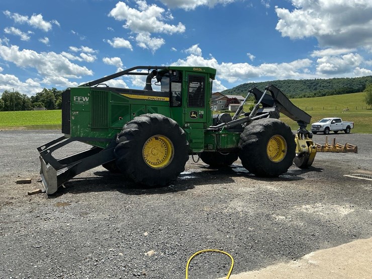 2019-deere-848l-image-2