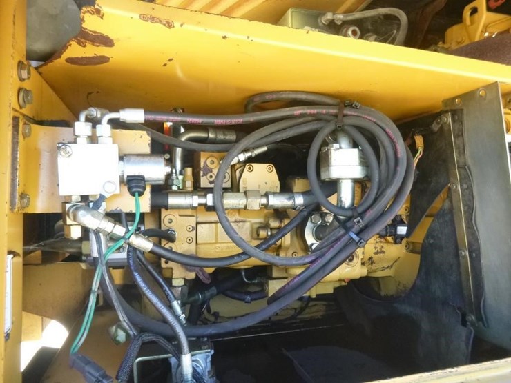 2005-caterpillar-m318c-image-20