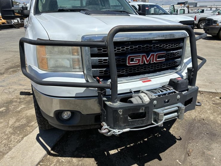 2012-gmc-sierra-2500hd-image-12