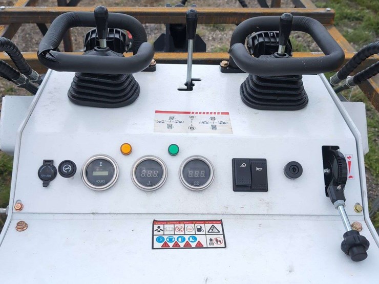 zjg-mini-skid-steer-loader-zj-380-(white)---15hp-image-8