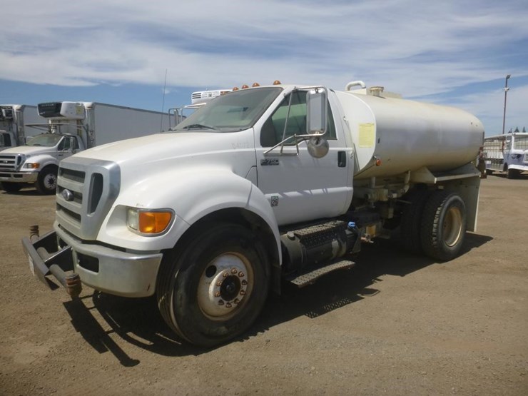2011-ford-f750-image-1