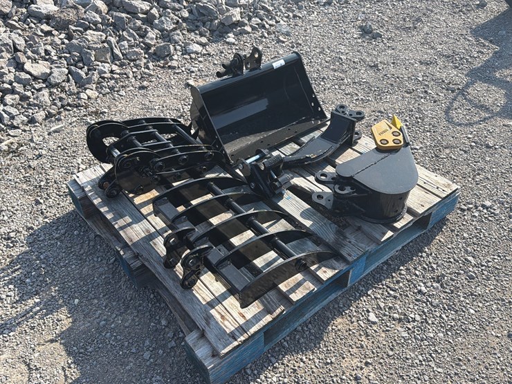 #33-•-lot-of-misc-mini-excavator-attachments-image-1