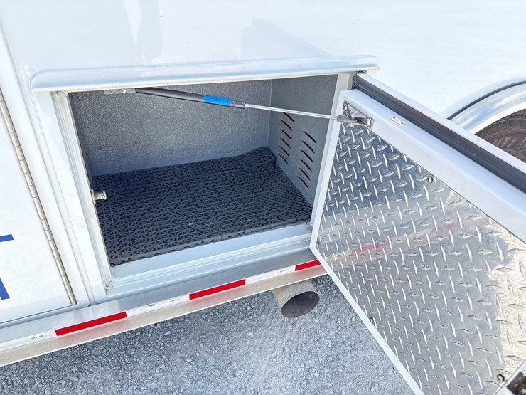 2014-chevrolet-silverado-3500hd-lt-image-11