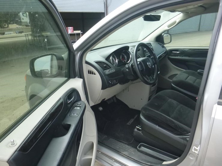 2017-dodge-grand-caravan-image-5
