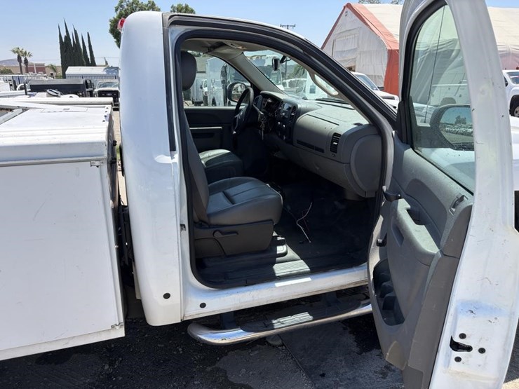 2013-chevrolet-silverado-2500-image-12