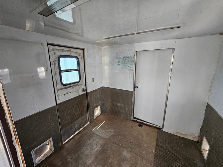 competition-trailers-40’-x-102”-t/a-mobile-office-trailer-image-9