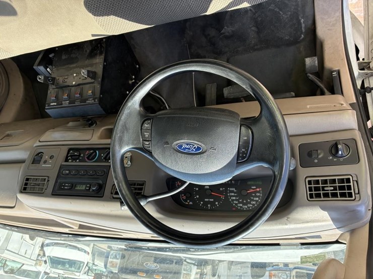 2003-ford-f450-image-26