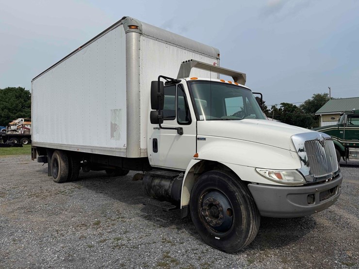 2009-international-durastar-4300-image-3