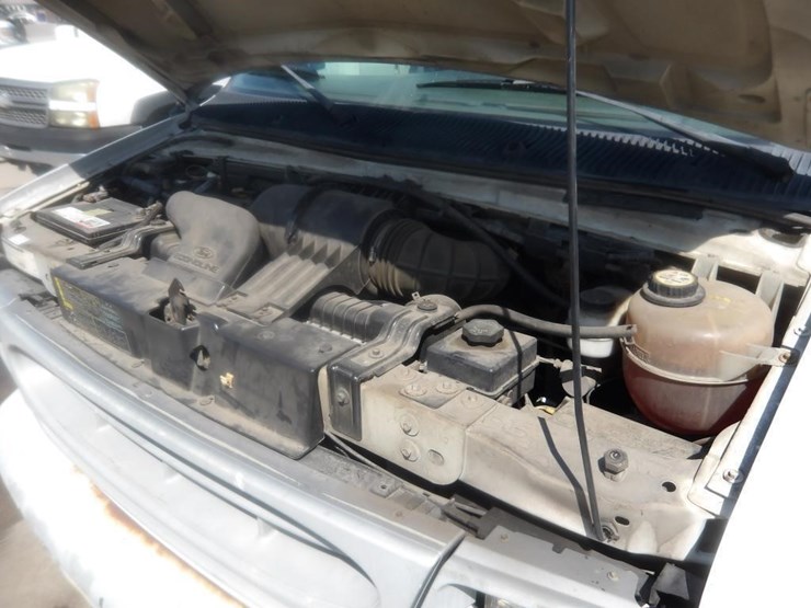 2002-ford-e350-image-7