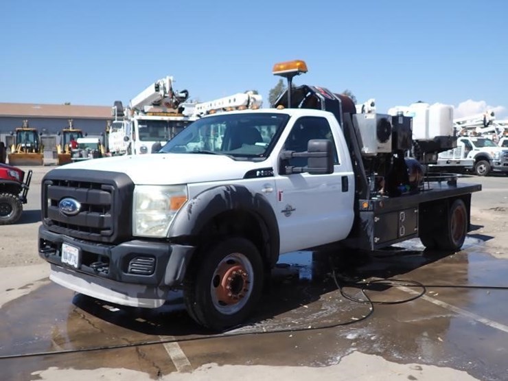 2011-ford-f550-image-1